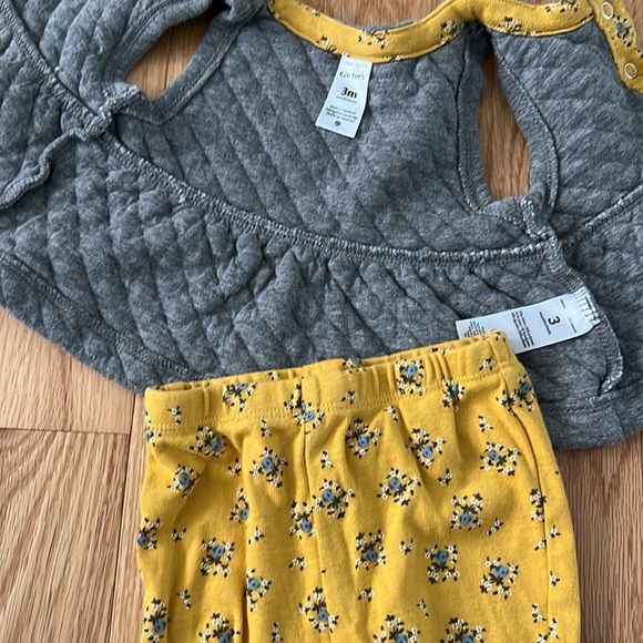 Carters | 0-3 month yellow and grey matching set - Picture 2 of 2